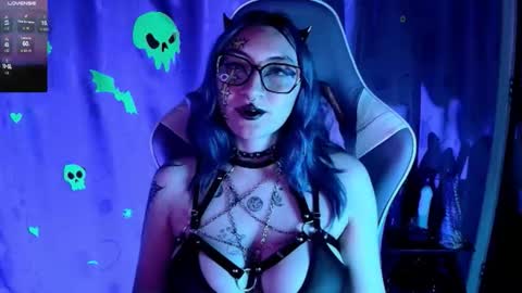   online show from December 5, 2025, 2:03 pm