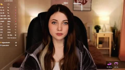 Snapshot of kimmie_shine chatting on April 18, 2026, 8:29 am Your Kimmie follow me online show from April 18, 2026, 8:29 am