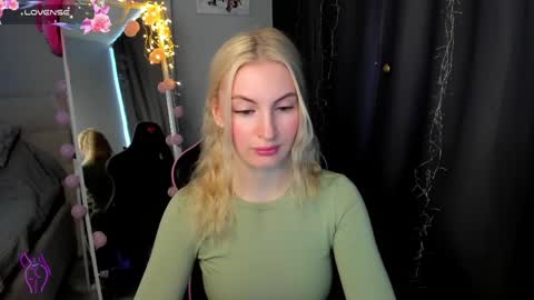 kimmy1_powell online show from April 7, 2026, 2:45 am