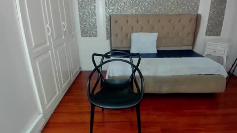 Snapshot of kimwessel_ chatting on December 5, 2025, 7:43 pm Kim online show from December 5, 2025, 7:43 pm