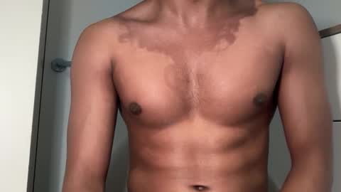 Snapshot of kinda_horny_right_now chatting on February 24, 2026, 3:04 am Isaac online show from February 24, 2026, 3:04 am