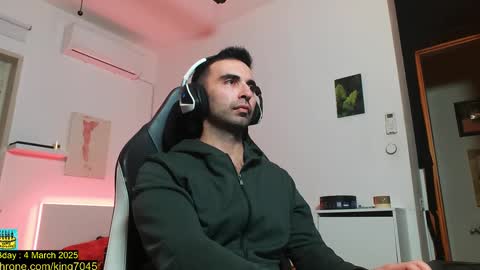 Snapshot of king7045 chatting on February 18, 2025, 3:32 pm king7045 online show from February 18, 2025, 3:32 pm