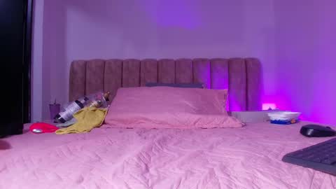 Bella online show from November 29, 2025, 3:09 am