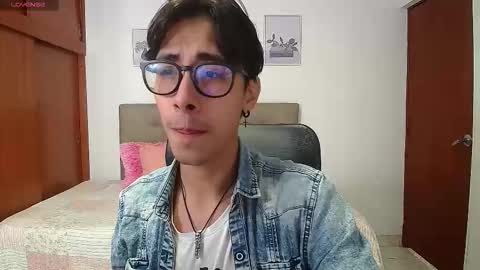 kingdanny_8 online show from December 21, 2025, 5:25 am