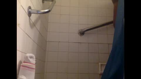 Snapshot of kinglibra420 chatting on October 17, 2025, 8:28 am loyal fuck online show from October 17, 2025, 8:28 am