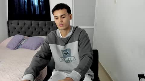 Snapshot of kings_latins chatting on December 2, 2025, 6:58 pm DOMINANT ALPHA KINGS online show from December 2, 2025, 6:58 pm