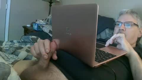 Snapshot of kingtongue10 chatting on January 1, 2025, 4:50 pm kingtongue10 online show from January 1, 2025, 4:50 pm