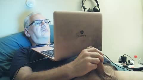 Snapshot of kingtongue10 chatting on October 11, 2025, 10:36 am kingtongue10 online show from October 11, 2025, 10:36 am