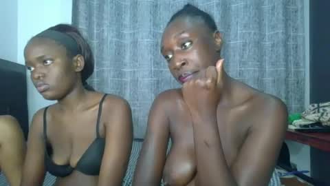 Snapshot of kinky_leila chatting on July 1, 2026, 10:42 pm kinky_leila online show from July 1, 2026, 10:42 pm