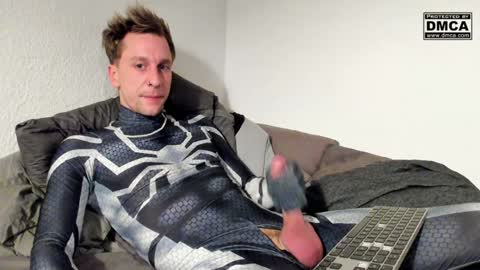 Snapshot of kinky_spidey chatting on December 23, 2024, 5:17 am kinky_spidey online show from December 23, 2024, 5:17 am