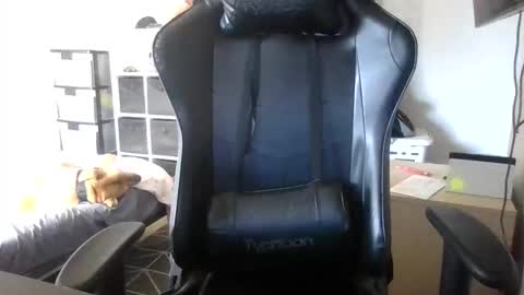 Snapshot of kinkybinerd chatting on November 20, 2025, 6:57 am Horny Bloomy online show from November 20, 2025, 6:57 am