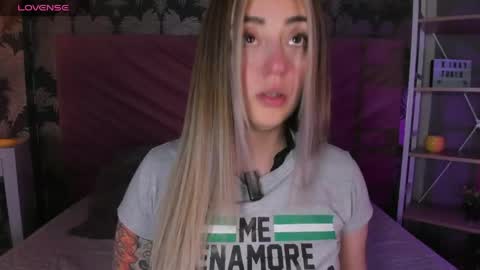  Sara  online show from April 28, 2026, 9:42 pm