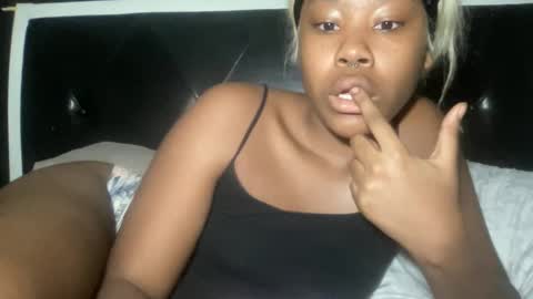 Snapshot of kinkykittee chatting on February 12, 2025, 7:23 am Bunniii online show from February 12, 2025, 7:23 am