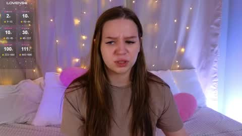 Kira Briis online show from April 6, 2026, 6:42 pm