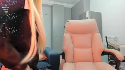 Kira online show from April 18, 2026, 2:43 pm