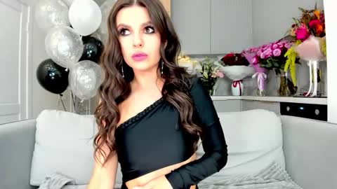 Snapshot of kira_mmr chatting on September 21, 2025, 3:02 pm Kira and friends online show from September 21, 2025, 3:02 pm