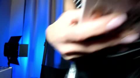 Snapshot of kira_mmr chatting on September 30, 2025, 7:08 pm Kira and friends online show from September 30, 2025, 7:08 pm