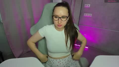 Kira online show from December 19, 2025, 8:43 am