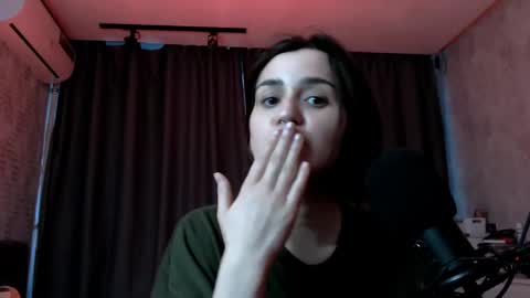 Snapshot of kira_yammy chatting on May 15, 2026, 11:34 pm Kira follow me online show from May 15, 2026, 11:34 pm
