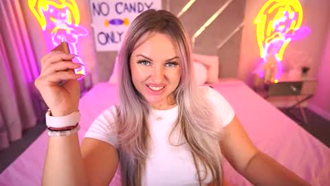 Kira online show from November 4, 2025, 10:53 pm