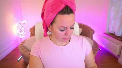 Kira online show from February 15, 2026, 2:36 pm