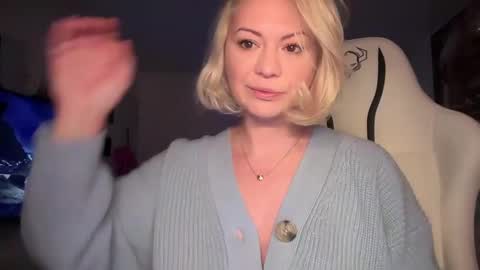 KiraDivine online show from December 10, 2024, 1:00 pm