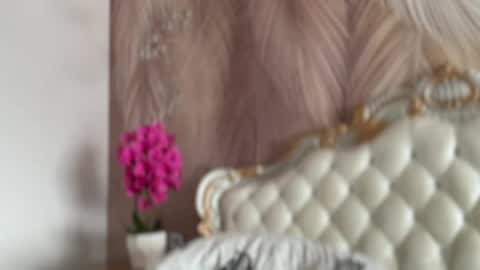 KiraDivine online show from April 1, 2026, 12:50 pm