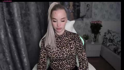 kirakrox online show from September 8, 2025, 5:23 pm