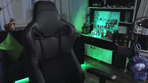 Kira    online show from February 7, 2026, 9:51 pm