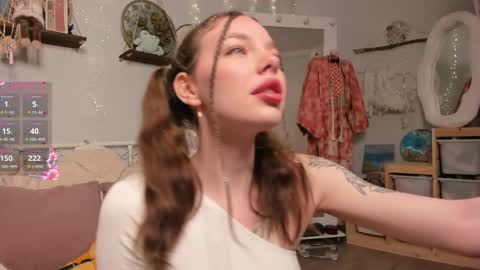 Snapshot of kiralotus chatting on April 3, 2026, 5:16 am little vampire online show from April 3, 2026, 5:16 am