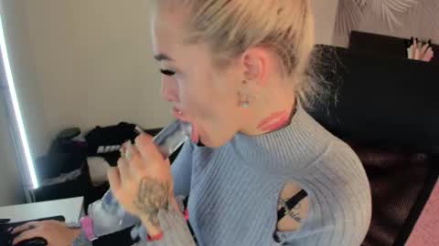 Kira online show from October 3, 2025, 2:08 am