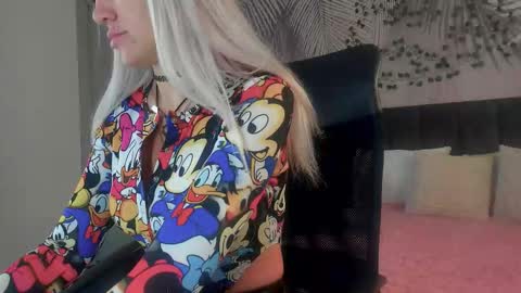 Kira online show from November 1, 2025, 2:46 am