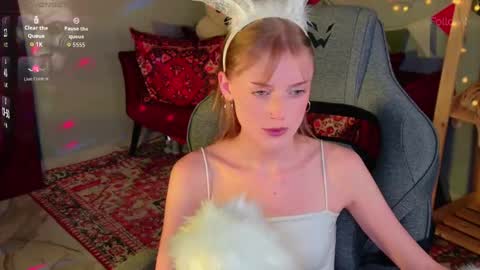 Kira online show from June 8, 2026, 1:28 am