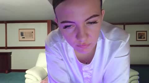  Kira  online show from December 5, 2025, 2:31 am