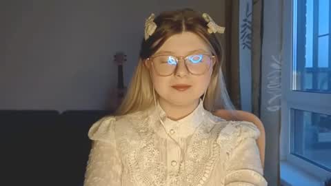 KiraYume online show from May 4, 2026, 3:52 pm