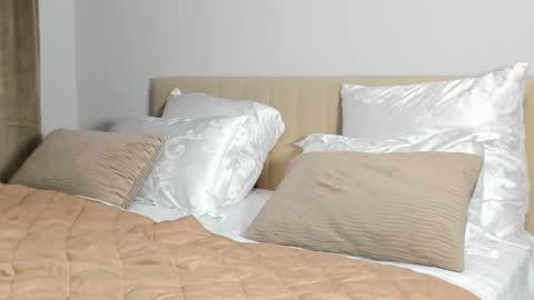 Kira online show from March 17, 2026, 7:06 pm