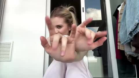 Kira online show from April 14, 2026, 9:04 am