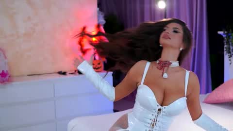 Kiss Jess online show from October 31, 2025, 8:10 pm