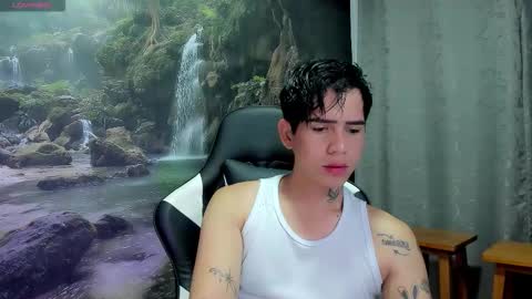 Snapshot of kiss_whitee chatting on March 4, 2026, 8:31 am kiss_whitee online show from March 4, 2026, 8:31 am