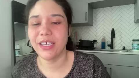 Snapshot of kissandcurrency chatting on March 2, 2026, 8:04 pm Kiss Currency online show from March 2, 2026, 8:04 pm