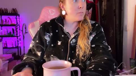 kissica online show from November 24, 2025, 7:02 pm