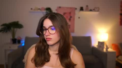 Sisi online show from March 24, 2026, 2:33 pm