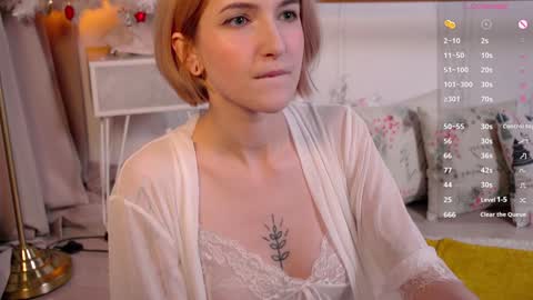 Snapshot of kisskiss_muah chatting on December 13, 2024, 8:04 pm Kate online show from December 13, 2024, 8:04 pm