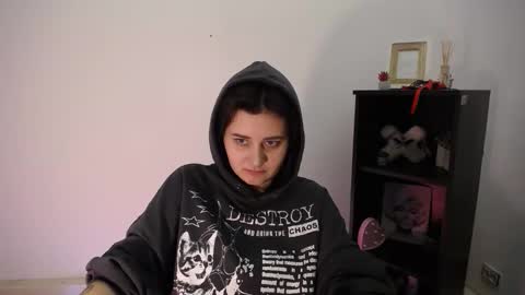 Snapshot of kissleoxx chatting on December 14, 2025, 2:33 pm kissleoxx online show from December 14, 2025, 2:33 pm