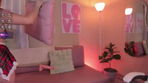 Snapshot of kissme_cutie chatting on November 14, 2025, 7:45 pm Call me Nicolle online show from November 14, 2025, 7:45 pm