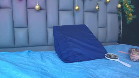 BELLA FLAME online show from December 19, 2025, 7:10 pm