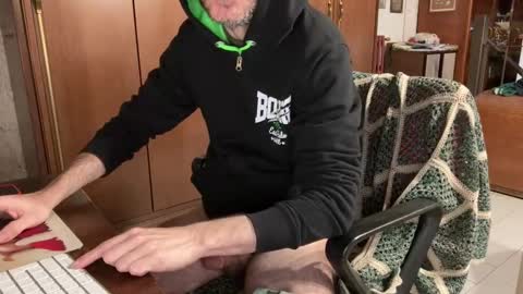 kissofbanned1983 online show from February 8, 2026, 7:56 am