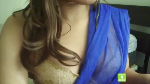 J online show from November 9, 2025, 8:29 pm