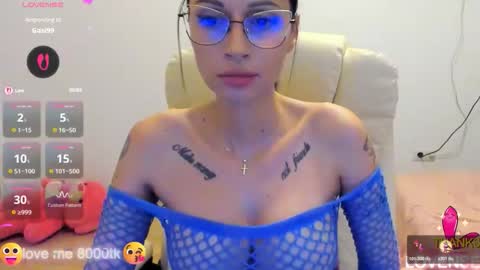 kisssnicol online show from October 19, 2025, 4:29 pm
