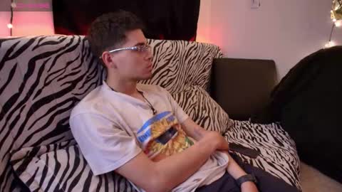 Snapshot of kisstarxxx chatting on February 15, 2026, 7:51 am Helena and Brad online show from February 15, 2026, 7:51 am